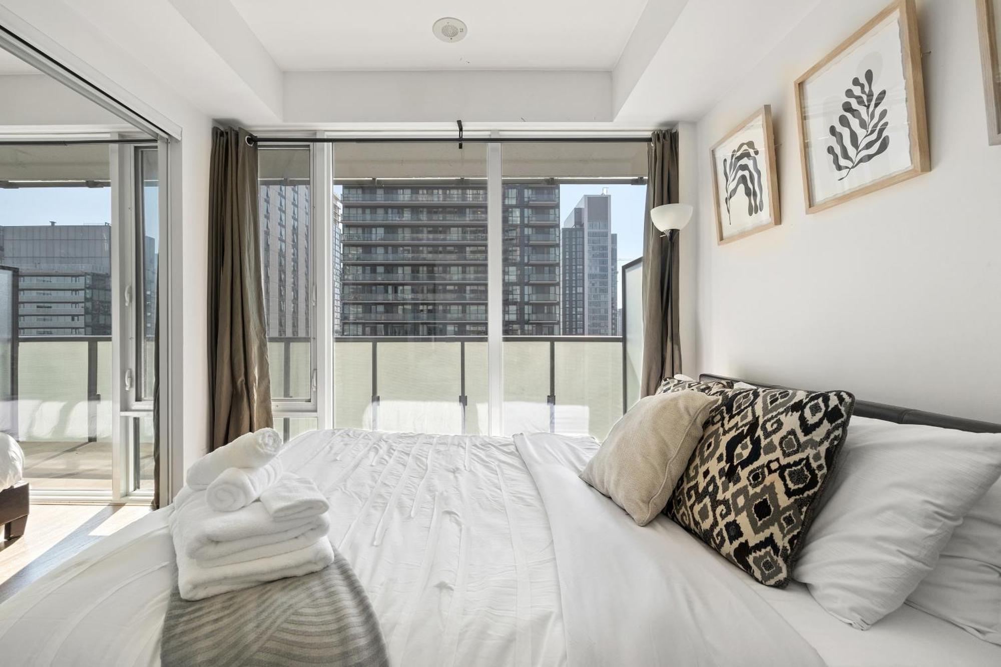 Trendy 1Bedroom Downtown Toronto Condo Exterior photo